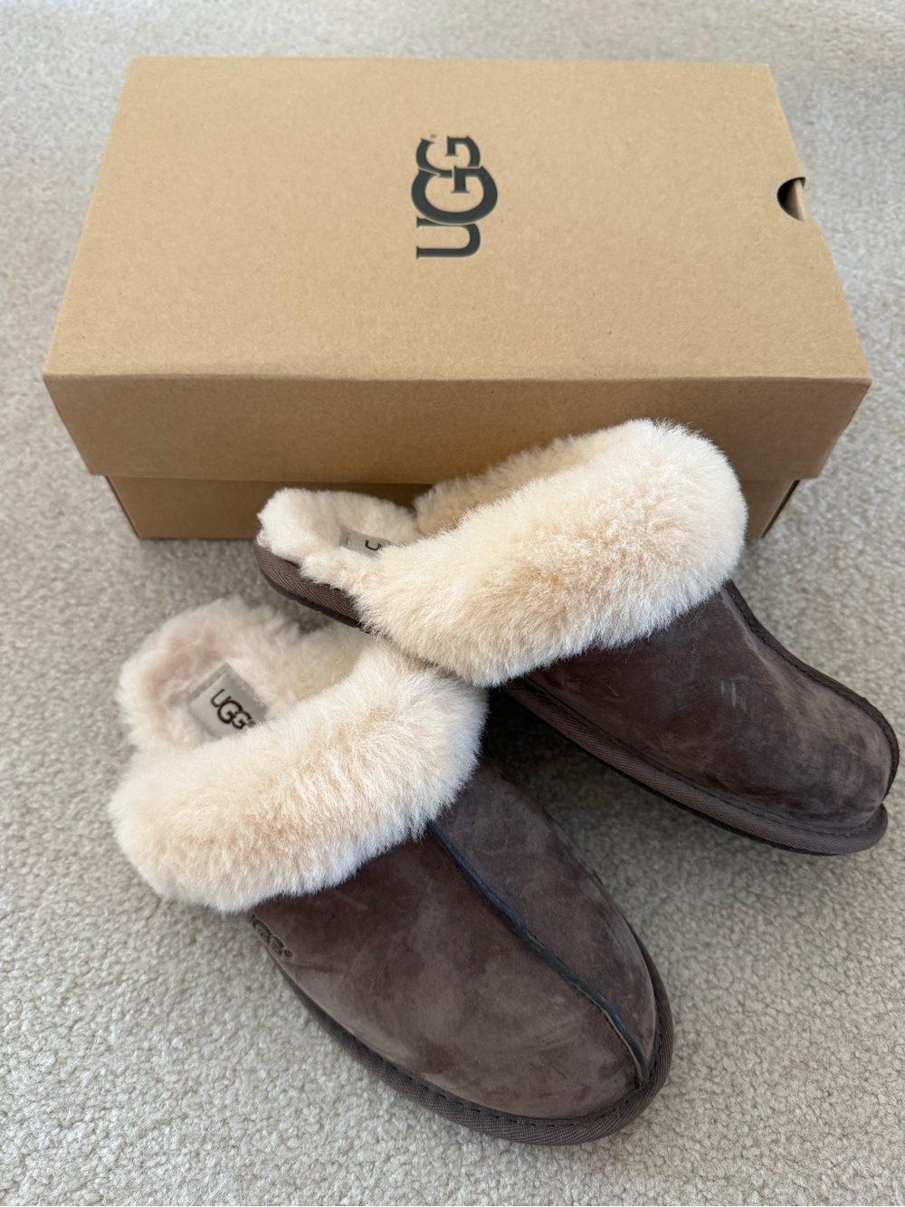 Women’s UGG Slippers NEW Brown and Cream